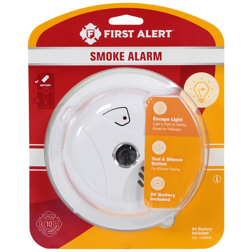 FIRST ALERT SMOKE AND FIRE ALARM-ESCAPE LIGHT-NEW IN BOX-SA304CN 