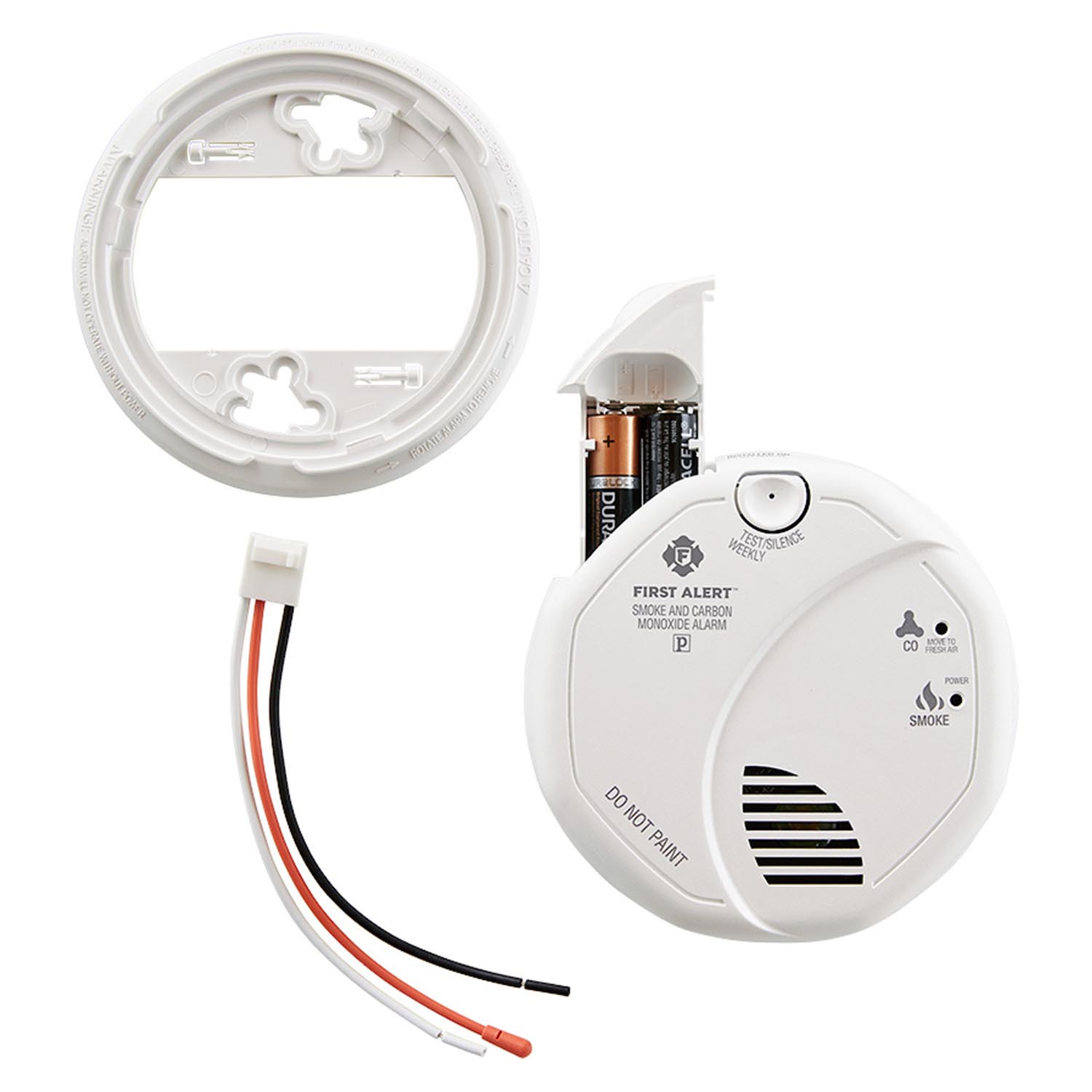 First Alert SC7010BPVCN Hardwired Smoke & Carbon Monoxide Detector with  Voice Location and Battery Backup