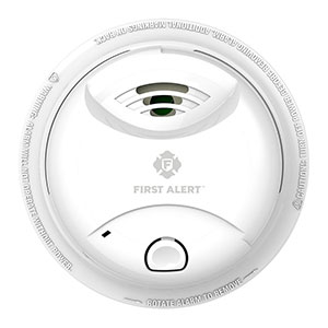 First Alert Hardwired LED Strobe Light Smoke Alarm with 10-Year Sealed  Battery - 7020BSL (1038335)